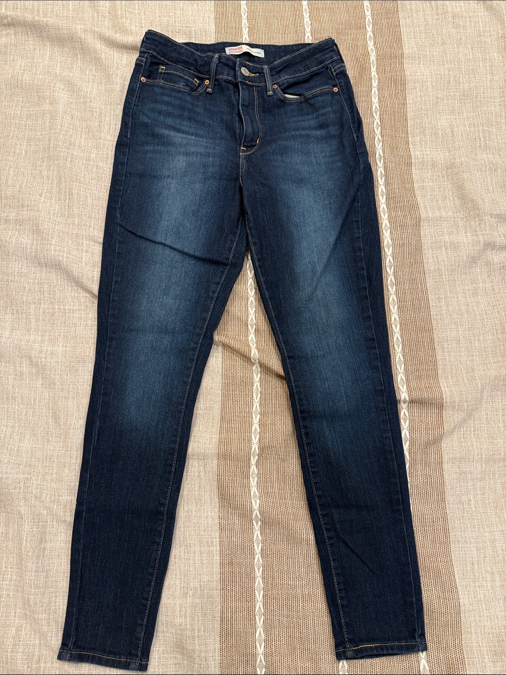 Levi’s Dark Wash Women’s Skinny Jeans - Navy Blue